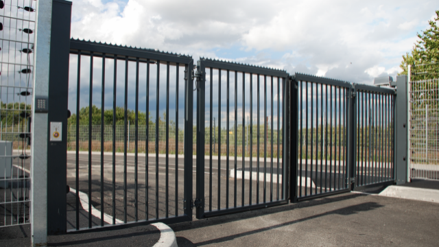 Hurtigkørende foldeport